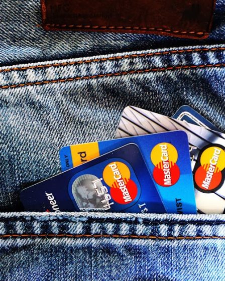 Best Slim Wallets for Women 2024: Top Minimalist Card Holders Reviewed