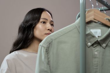 How to Spot High-Quality Clothing Basics That Last a Decade
