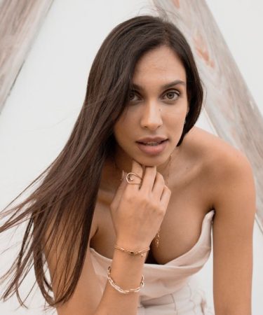 Mejuri Vs Gorjana: Mejuri vs. Gorjana: Pick the Right Everyday Gold Jewelry