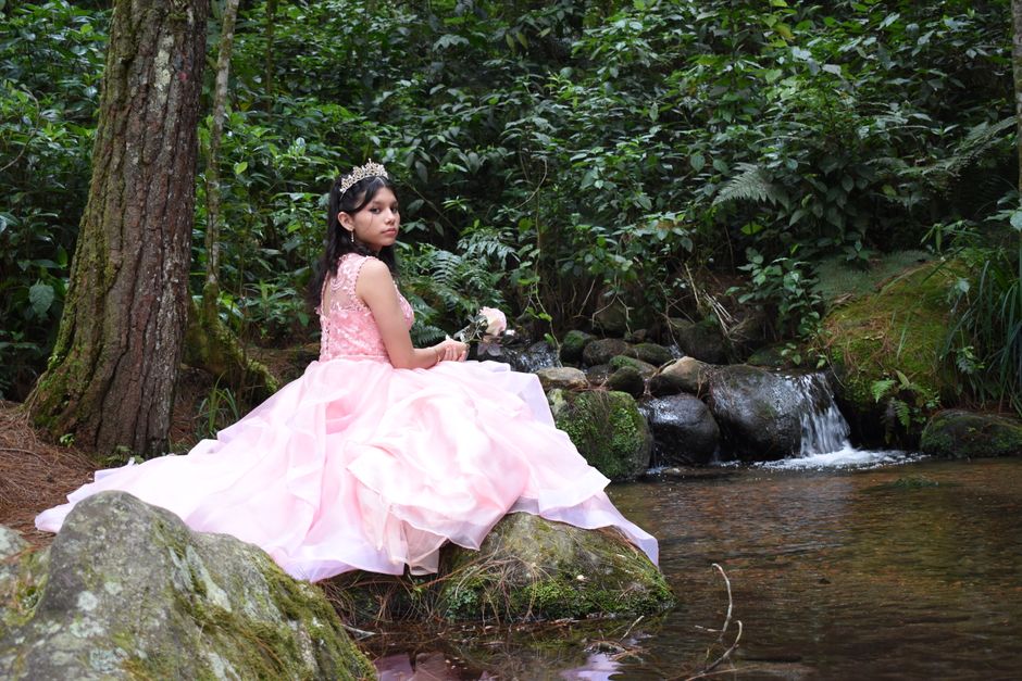 Prom Dress Tailor Near Me: How to Find a Prom Dress Tailor Who Won’t Ruin Your Dress