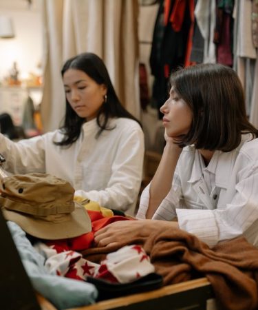 How to Thrift Vintage Fashion Like a Pro