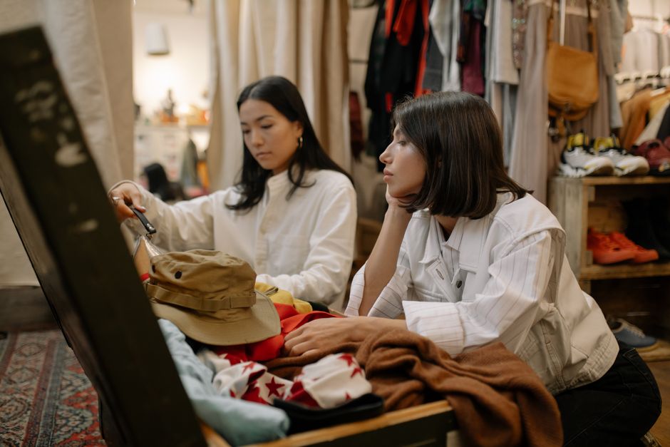 How to Thrift Vintage Fashion Like a Pro